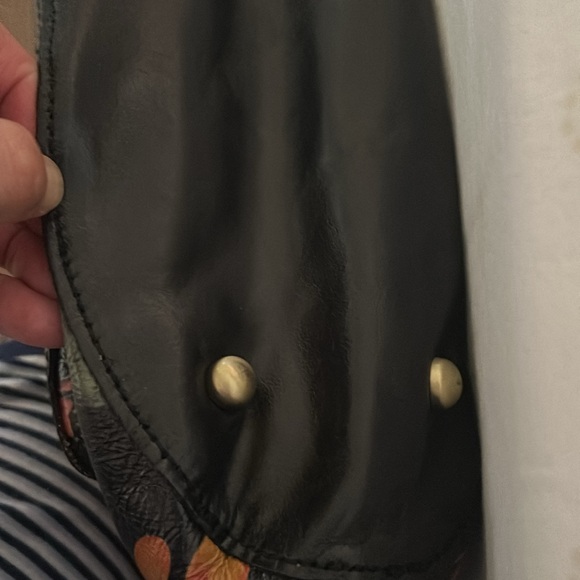 Patricia Nash leather, bucket bag. - Picture 9 of 9